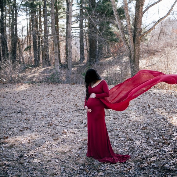 Red Maternity Dress for Photoshoot - Picture 1 of 3